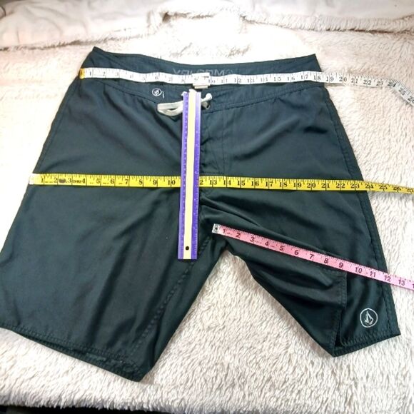Volcom Men's Standard Mod Tech 20" Boardshort Swim Trunk. Size 36 - Picture 5 of 8